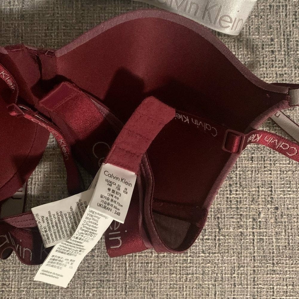 New Unboxed Set Of 2 Calvin Klein 34b Bras - image 3